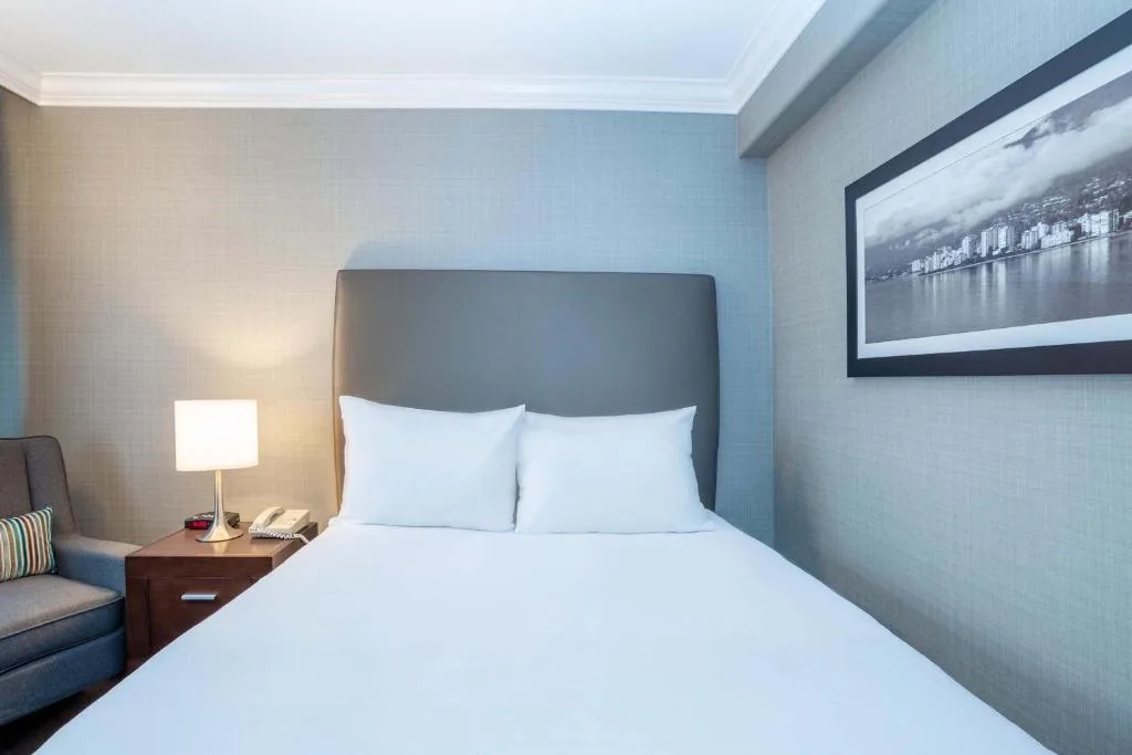 Sandman Hotel & Suites Vancouver Airport — 5