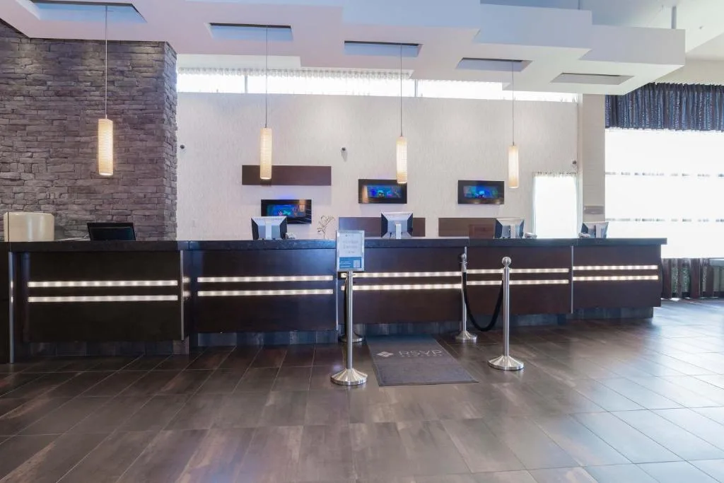 Sandman Signature Vancouver Airport Hotel & Resort — 3