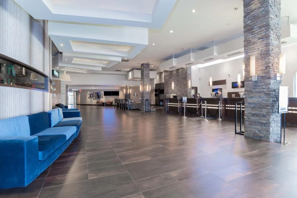 Sandman Signature Vancouver Airport Hotel & Resort — 4