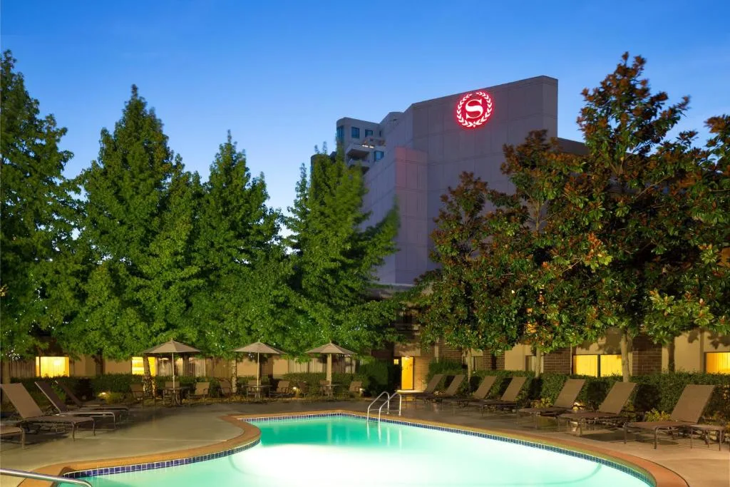 Sheraton Vancouver Airport Hotel — 4