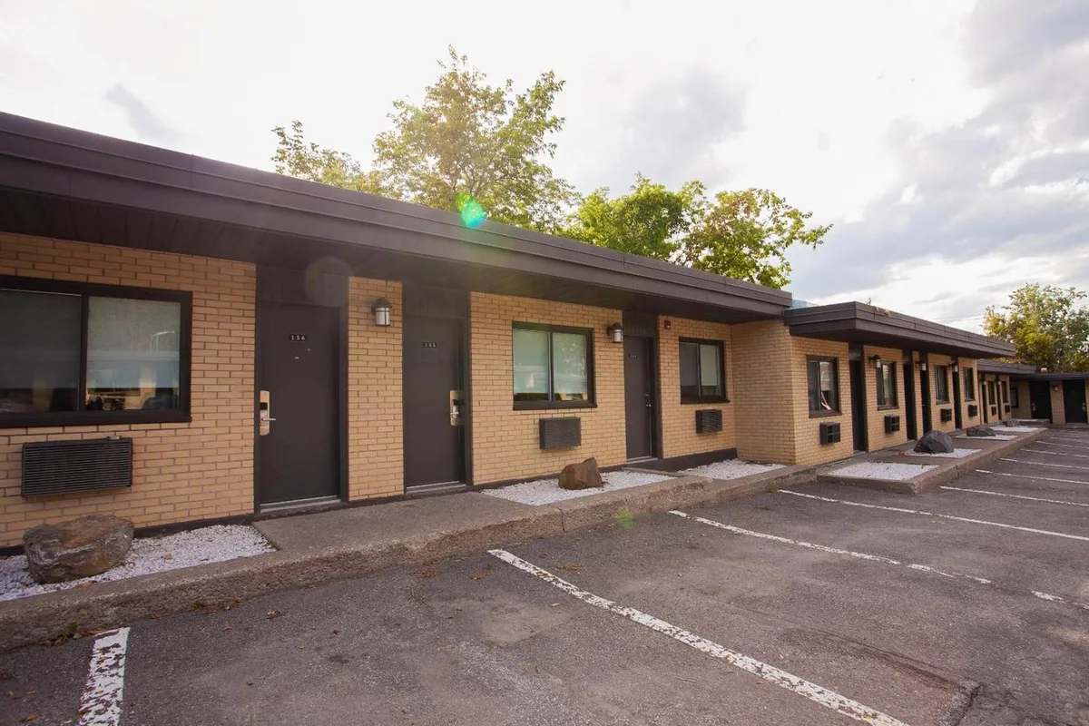 Hôtel Ô Suites Laval — 4