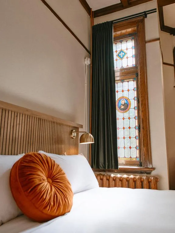 Hôtel Château Cran Chaud Chicoutimi — 5