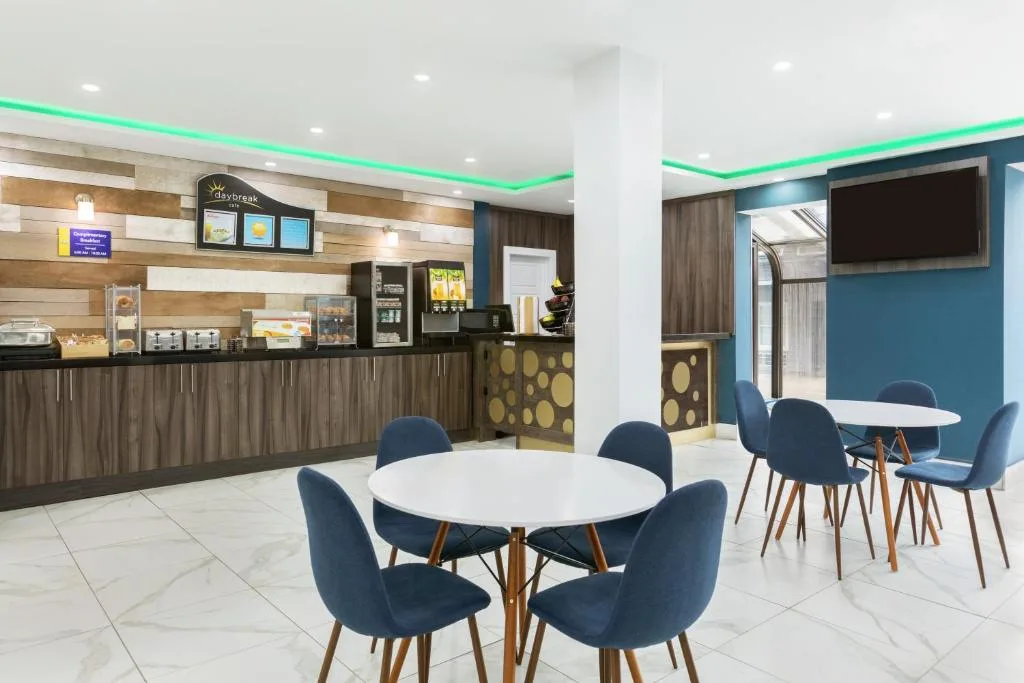 Days Inn by Wyndham Saint John — 4