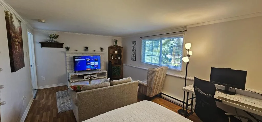 Executive Private Room in a Shared Apartment- Comfortable and Convenient — 5