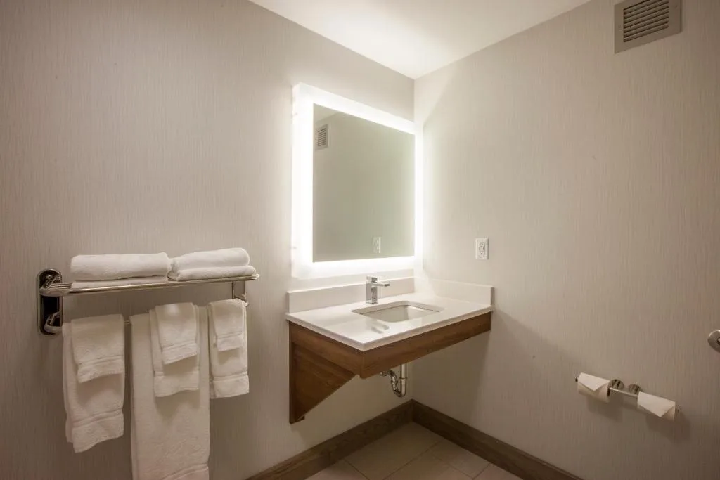Holiday Inn Express Hotel & Suites Saint John Harbour Side by IHG — 3
