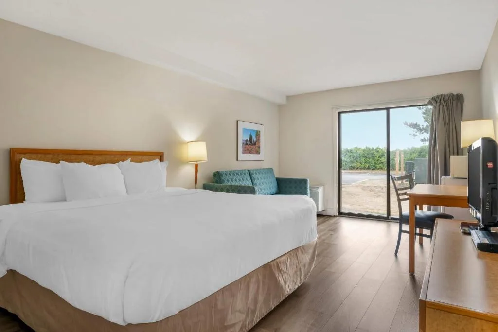 Rodeway Inn — 2