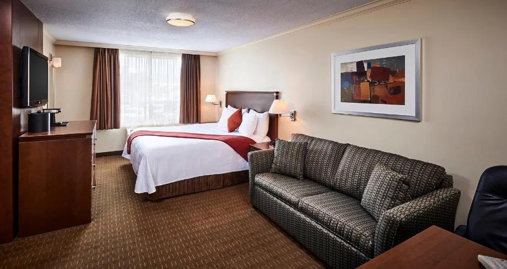 Best Western Plus Guildwood Inn — 4