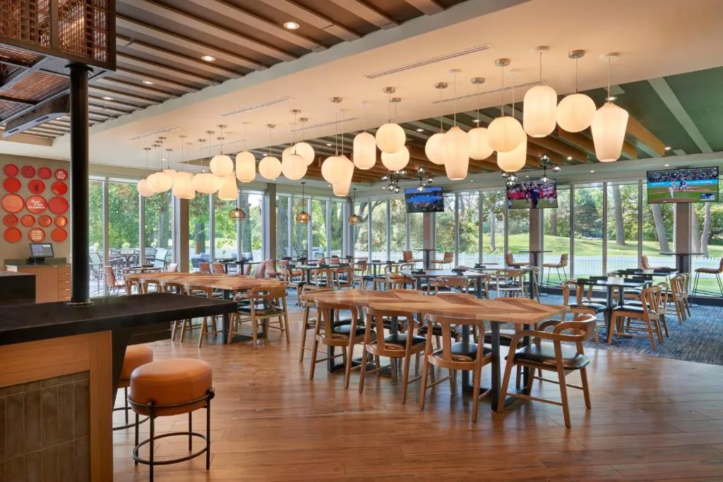 Four Points by Sheraton Point Edward Sarnia — 5