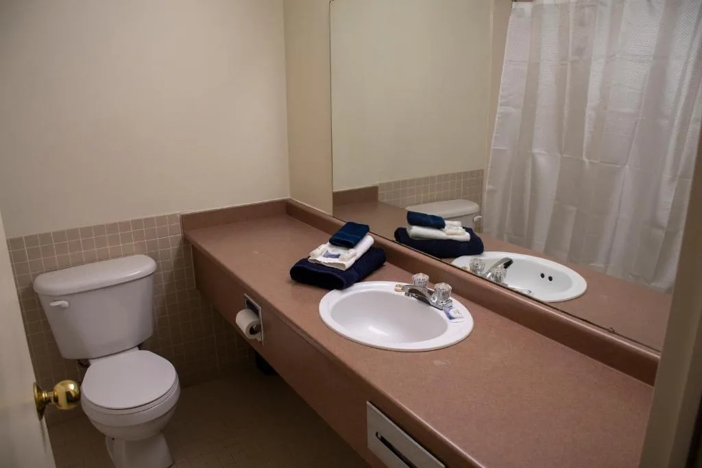 Residence & Conference Centre - Sarnia — 4