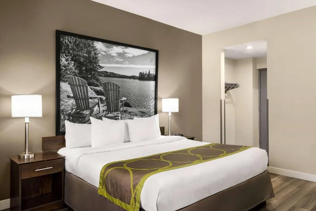 Super 8 by Wyndham Sarnia ON — 2