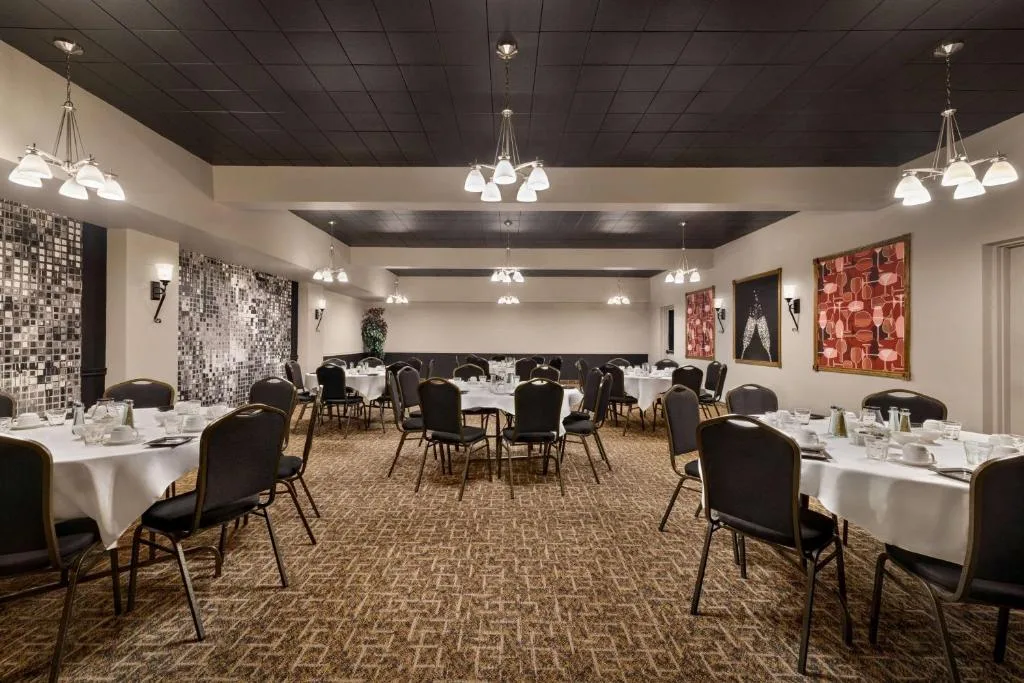 Super 8 by Wyndham Sarnia ON — 4