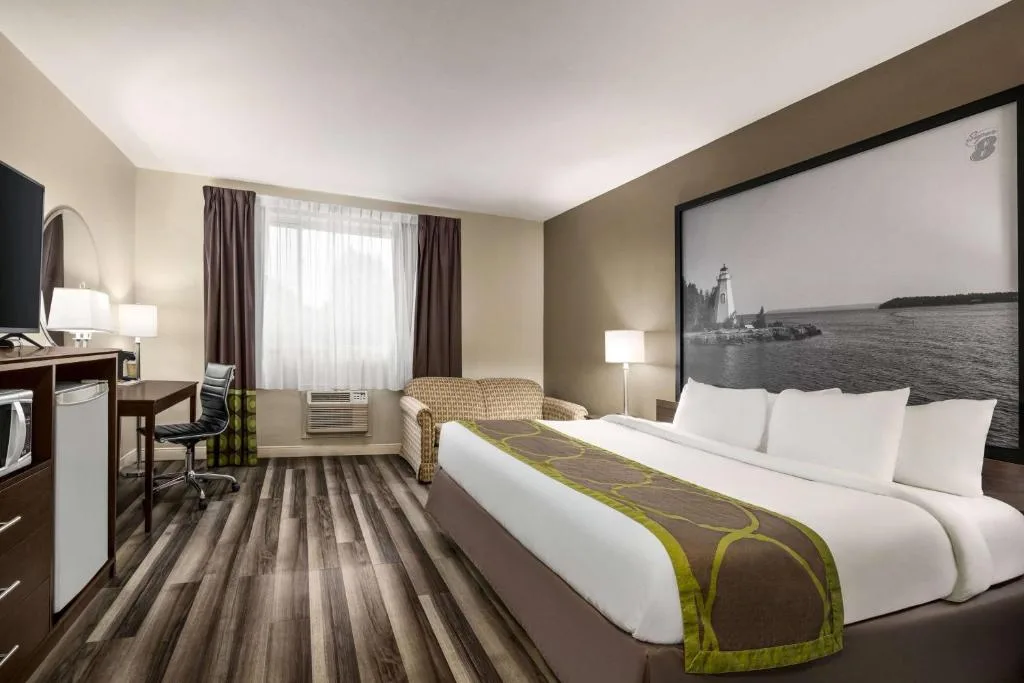 Super 8 by Wyndham Sarnia ON — 5