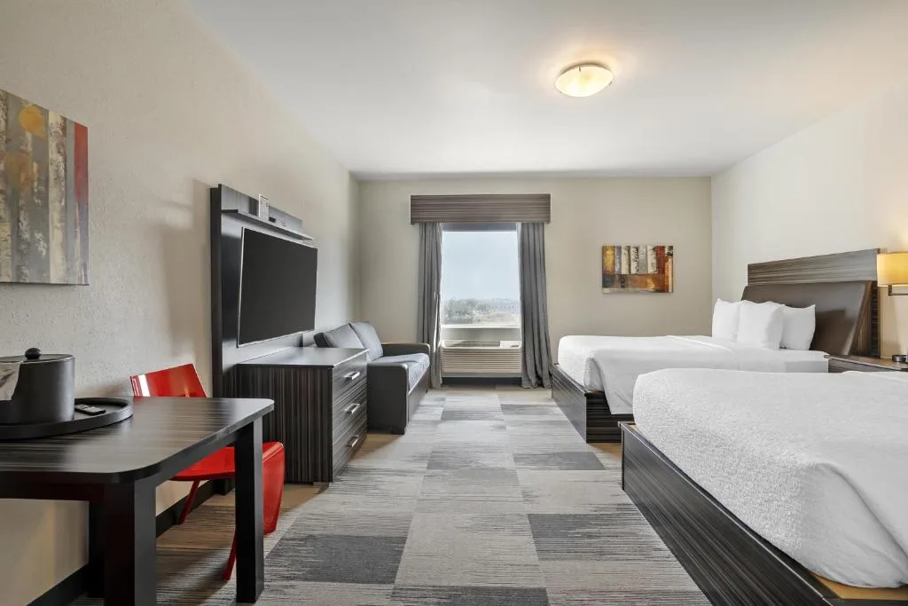 Best Western Plus Airport Inn & Suites — 2