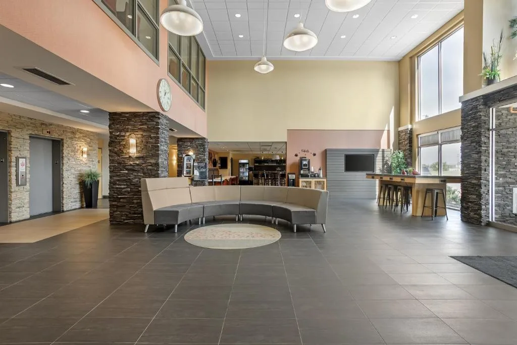 Best Western Plus Airport Inn & Suites — 4
