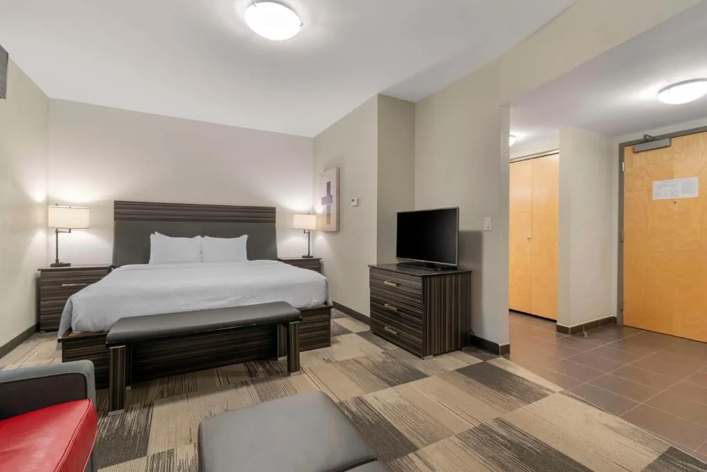 Best Western Plus Airport Inn & Suites — 5
