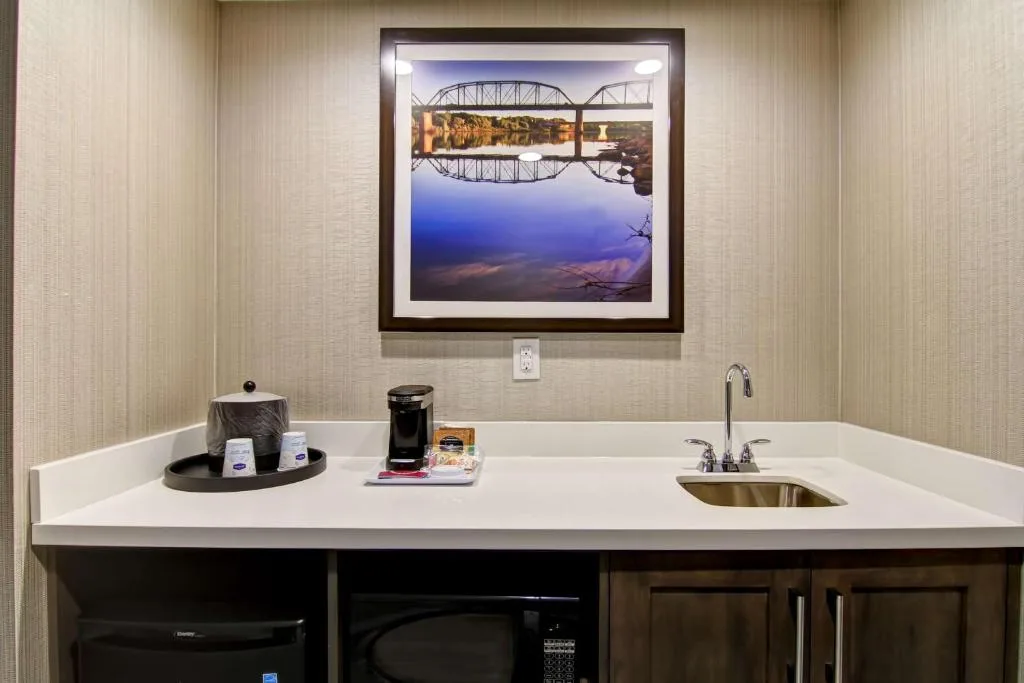 Hampton Inn & Suites by Hilton Saskatoon Airport — 3