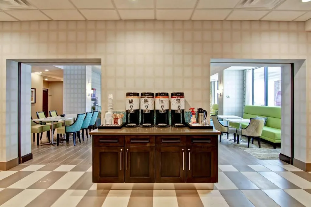 Hampton Inn & Suites by Hilton Saskatoon Airport — 5