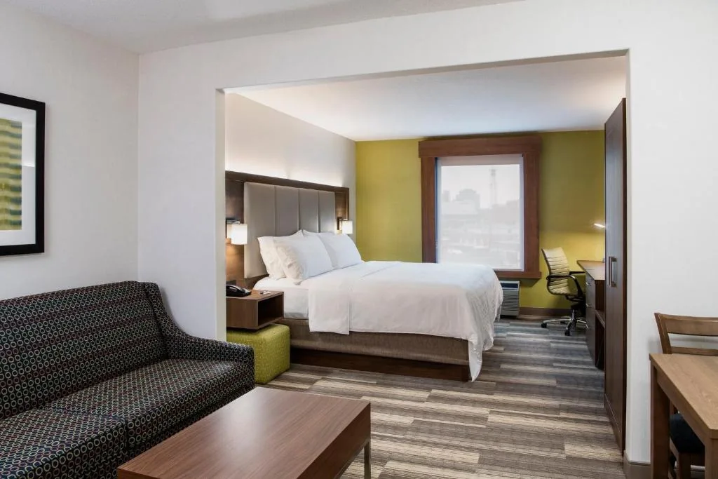 Holiday Inn Express & Suites Saskatoon Centre by IHG — 2