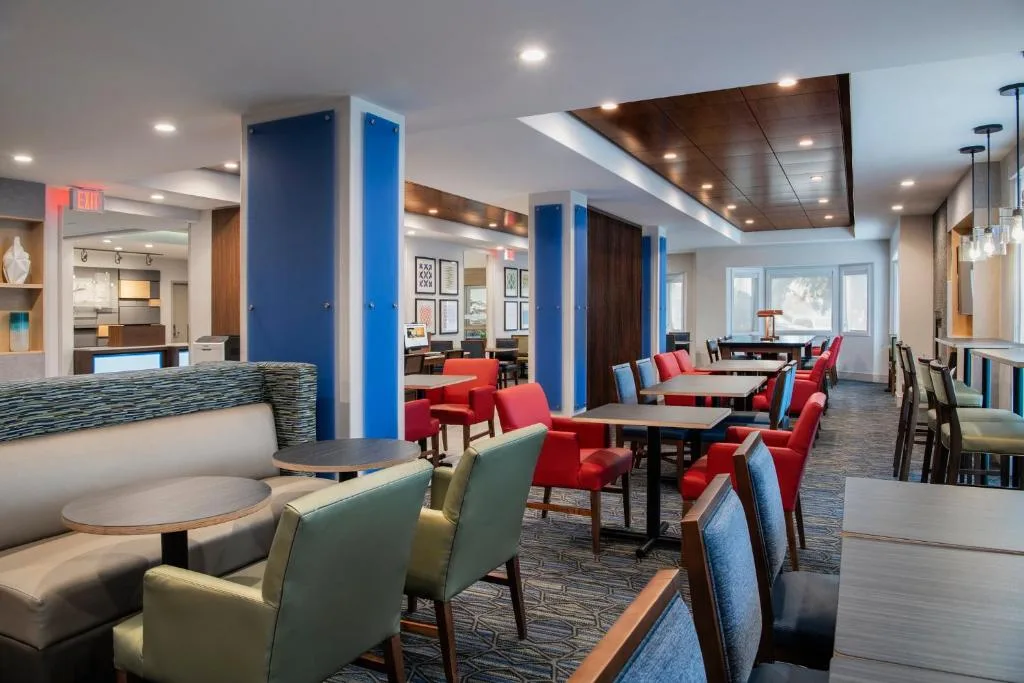 Holiday Inn Express & Suites Saskatoon Centre by IHG — 5