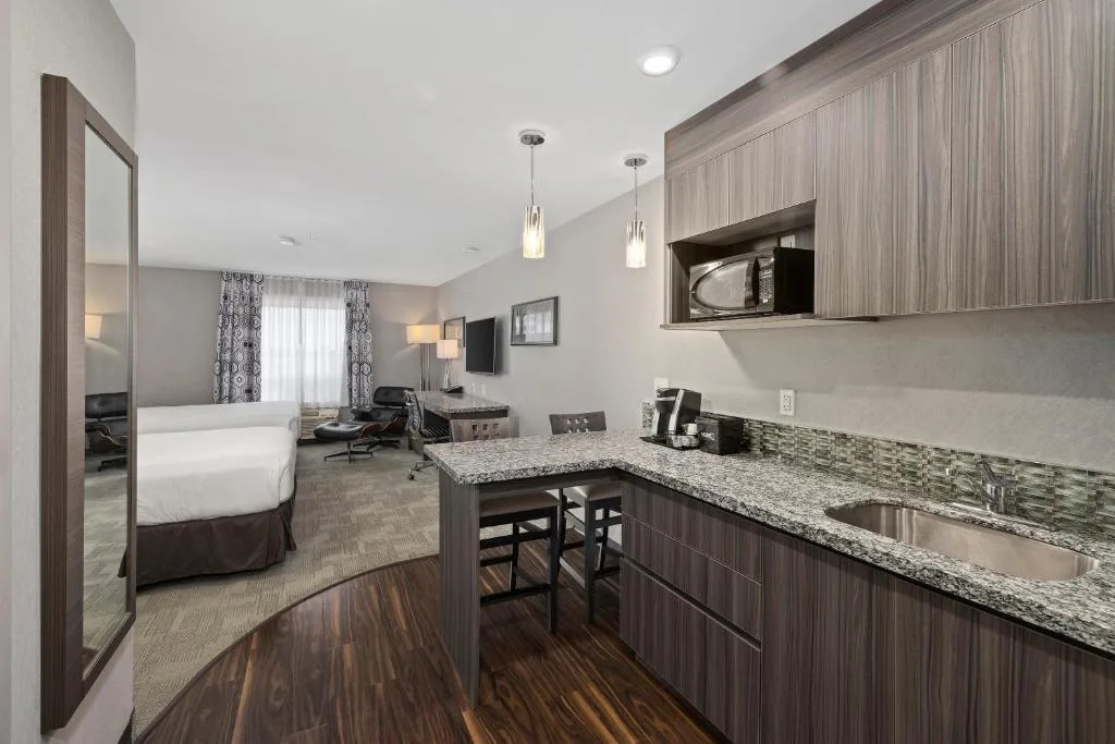 Home Inn & Suites Saskatoon South — 4