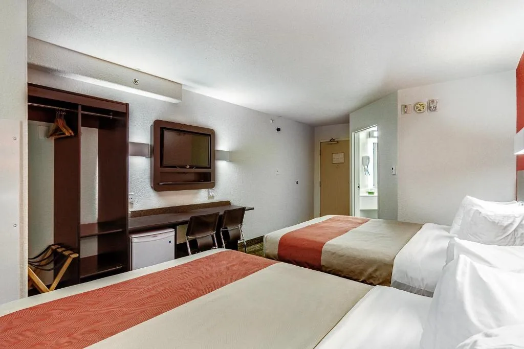 Motel 6-Saskatoon, SK — 2