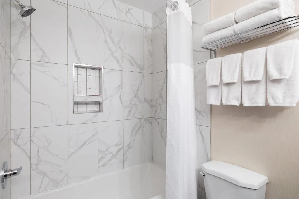 Ramada by Wyndham Saskatoon — 3