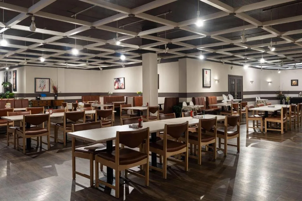 Ramada by Wyndham Saskatoon — 5