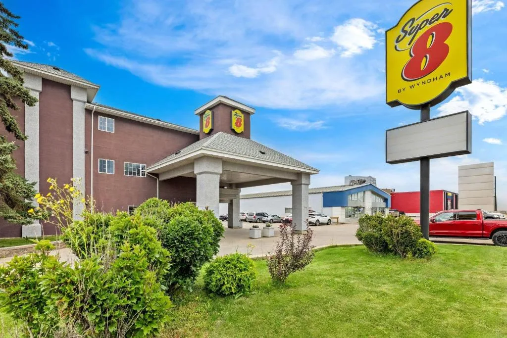 Super 8 by Wyndham Saskatoon Near Saskatoon Airport