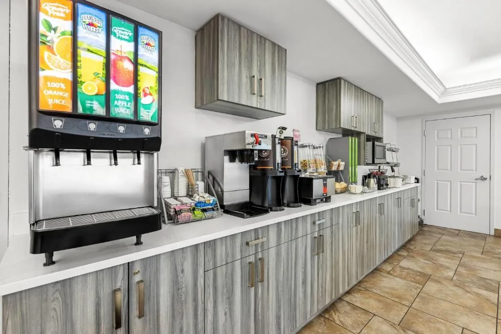 Super 8 by Wyndham Saskatoon Near Saskatoon Airport — 4