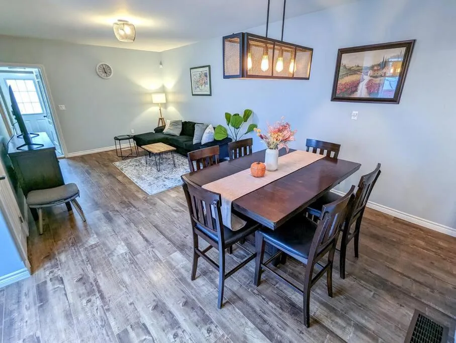 Cozy 2BDR Oasis in Ontario's Best Adventure Town — 4