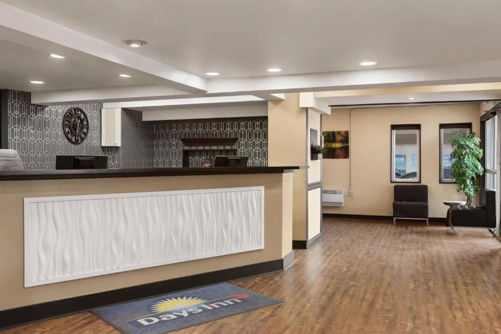 Days Inn & Suites by Wyndham Sault Ste. Marie ON — 4