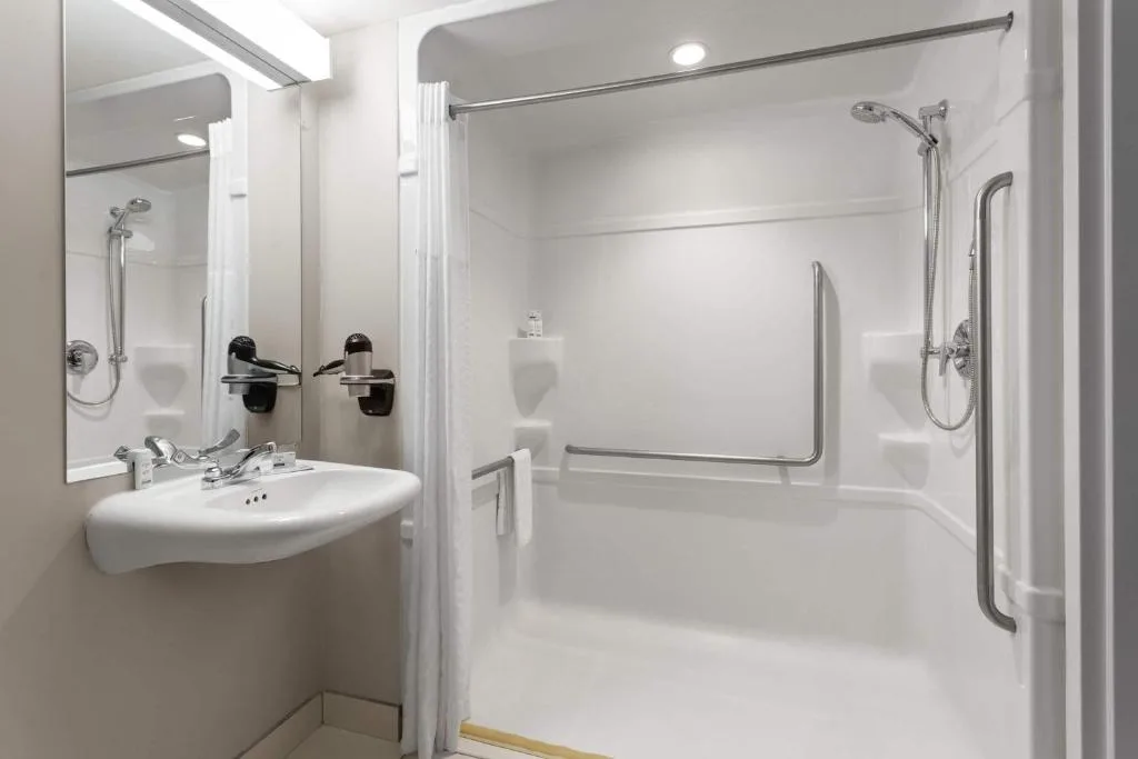 Microtel Inn & Suites Sault Ste. Marie — 3