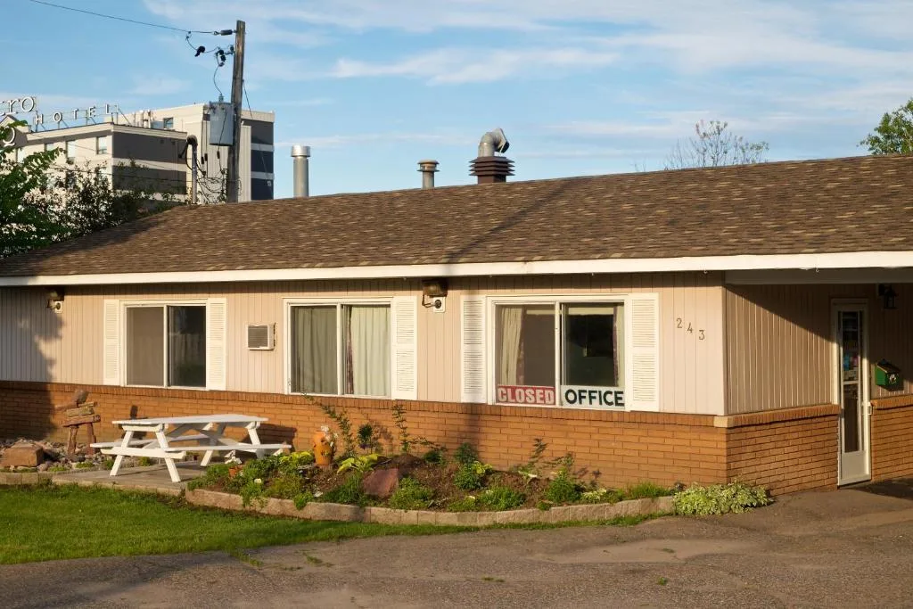 Northlander Motel — 4