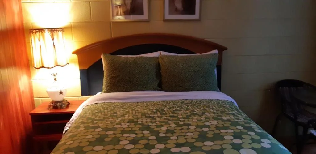 Pine Grove Motel — 2