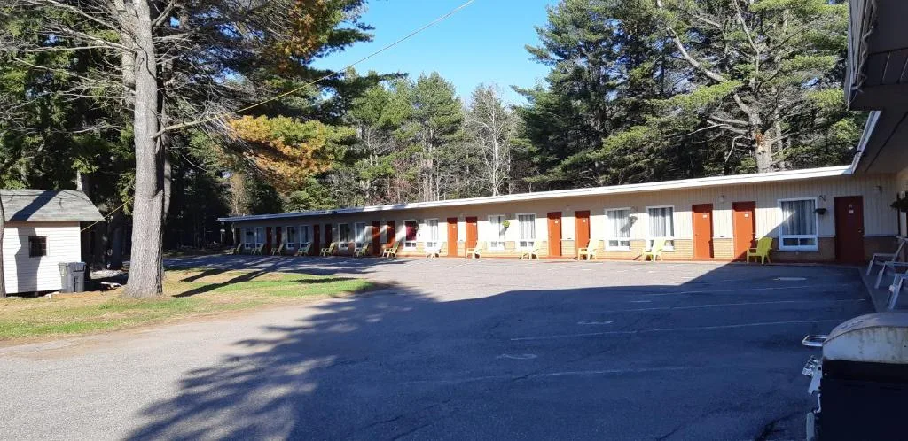 Pine Grove Motel — 5