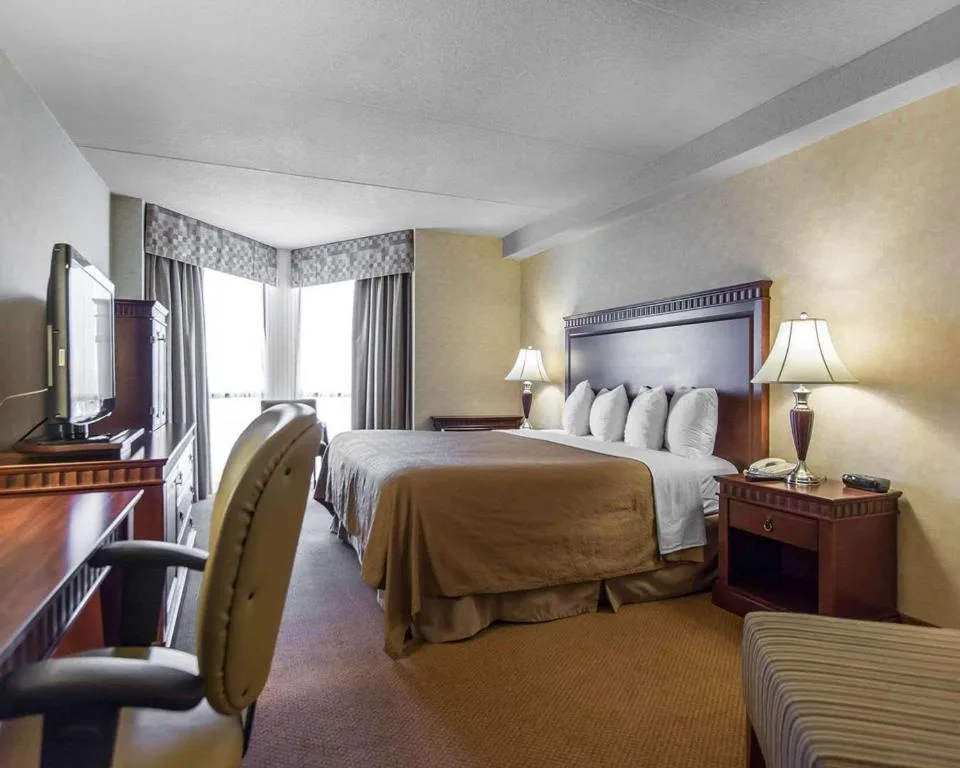 Quality Inn & Suites Bay Front — 2