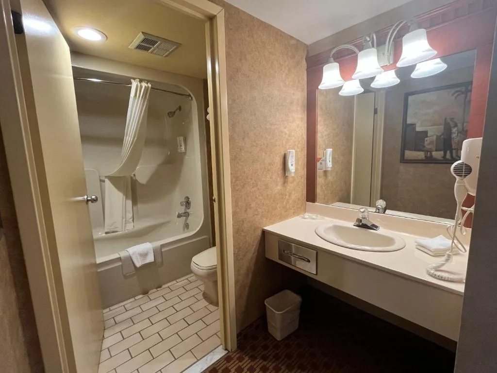 Quality Inn & Suites Bay Front — 3