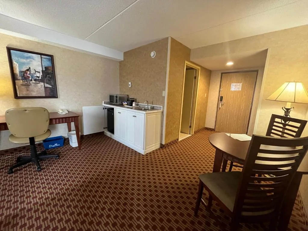 Quality Inn & Suites Bay Front — 4