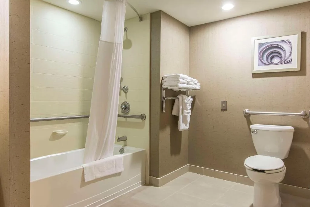 Quattro Hotel & Conf Centre, an Ascend Collection Hotel — 3