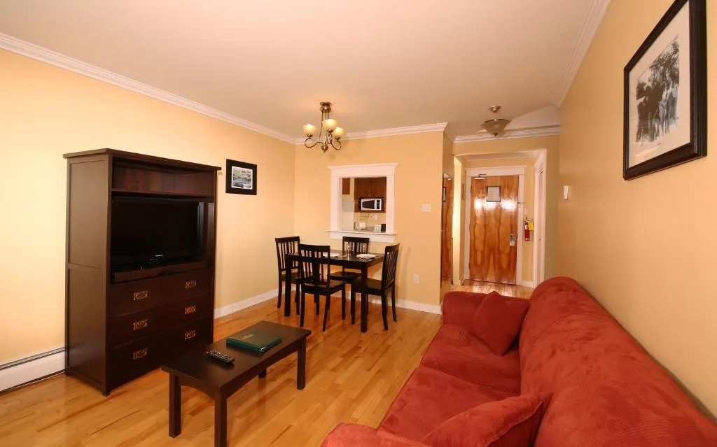 Grenfell Heritage Hotel & Suites — 5