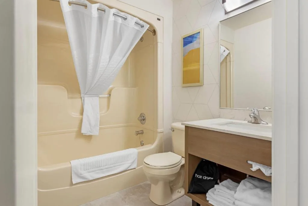 Comfort Inn — 3
