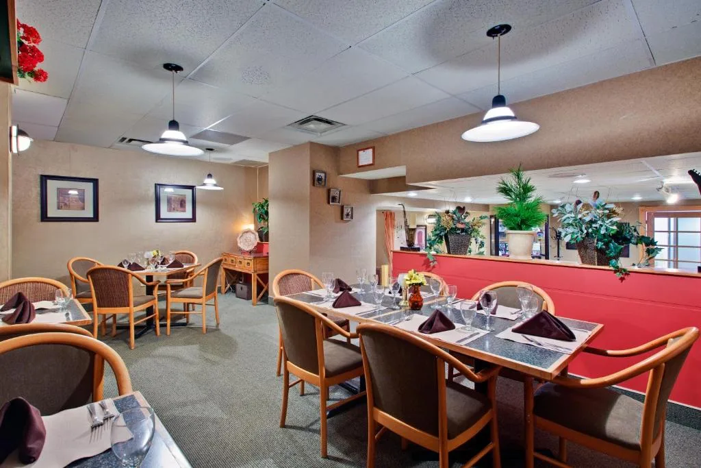 Days Inn by Wyndham Stephenville — 4