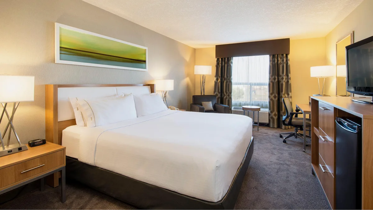 Holiday Inn Express & Suites Sherwood Park-Edmonton Area by IHG — 4