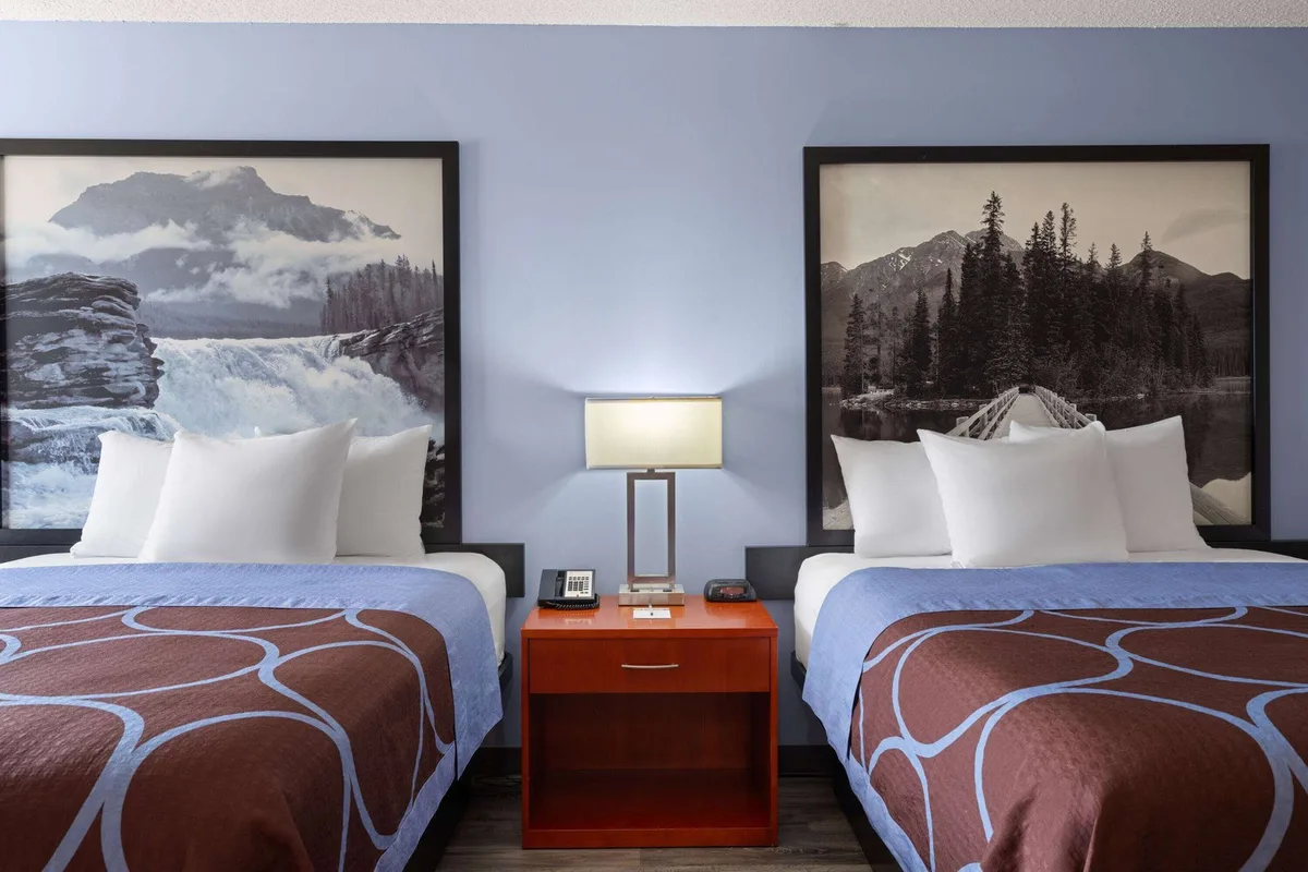 Super 8 by Wyndham Sherwood Park/Edmonton Area — 2