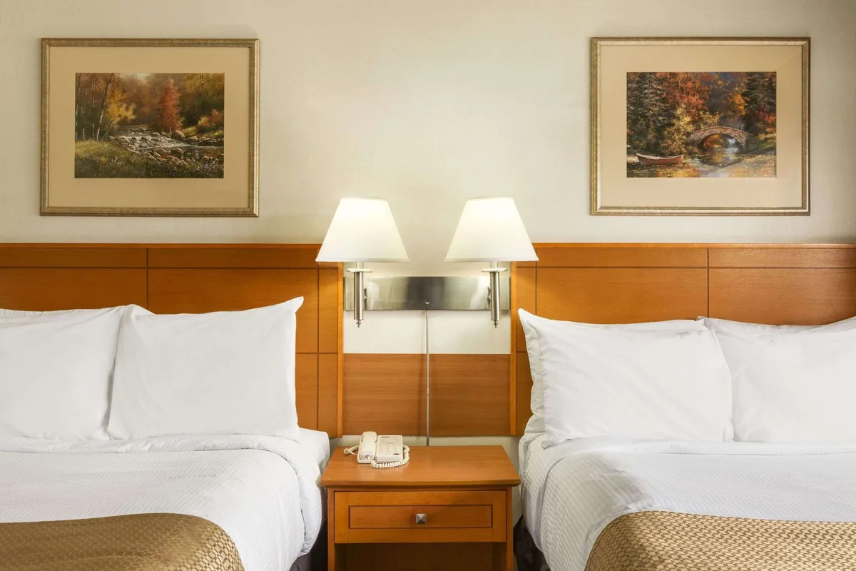 Travelodge by Wyndham Edmonton East — 2