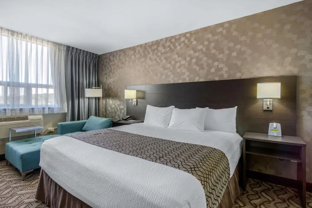 Clarion Hotel — 2
