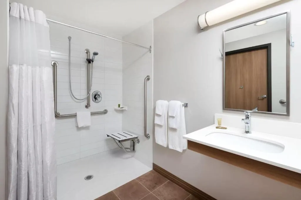 Microtel Inn & Suites by Wyndham Sudbury — 3