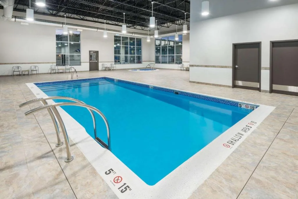 Microtel Inn & Suites by Wyndham Sudbury — 4