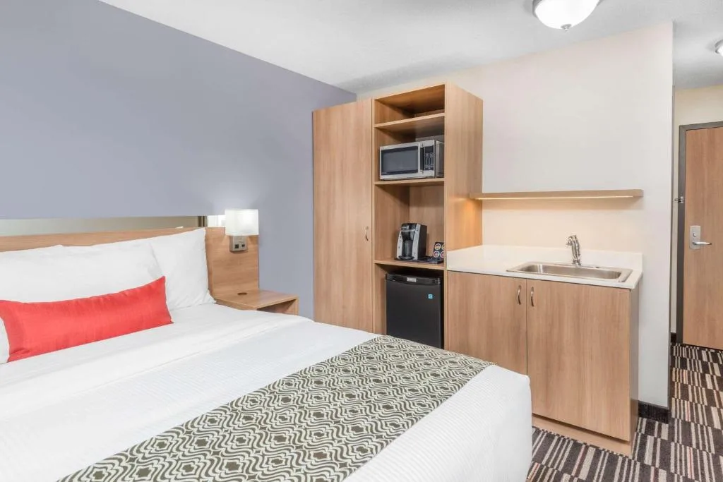 Microtel Inn & Suites by Wyndham Sudbury — 5