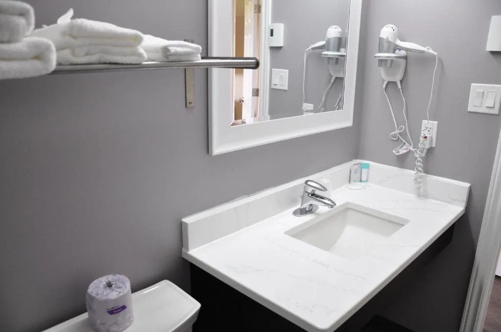 Moonlight Inn and Suites Sudbury — 3